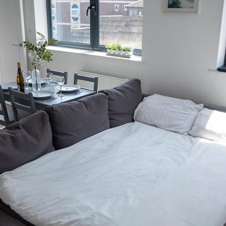 Modern One Bedroom Apartment In Town Centre & 4 Min To The Beach ボーンマス エクステリア 写真