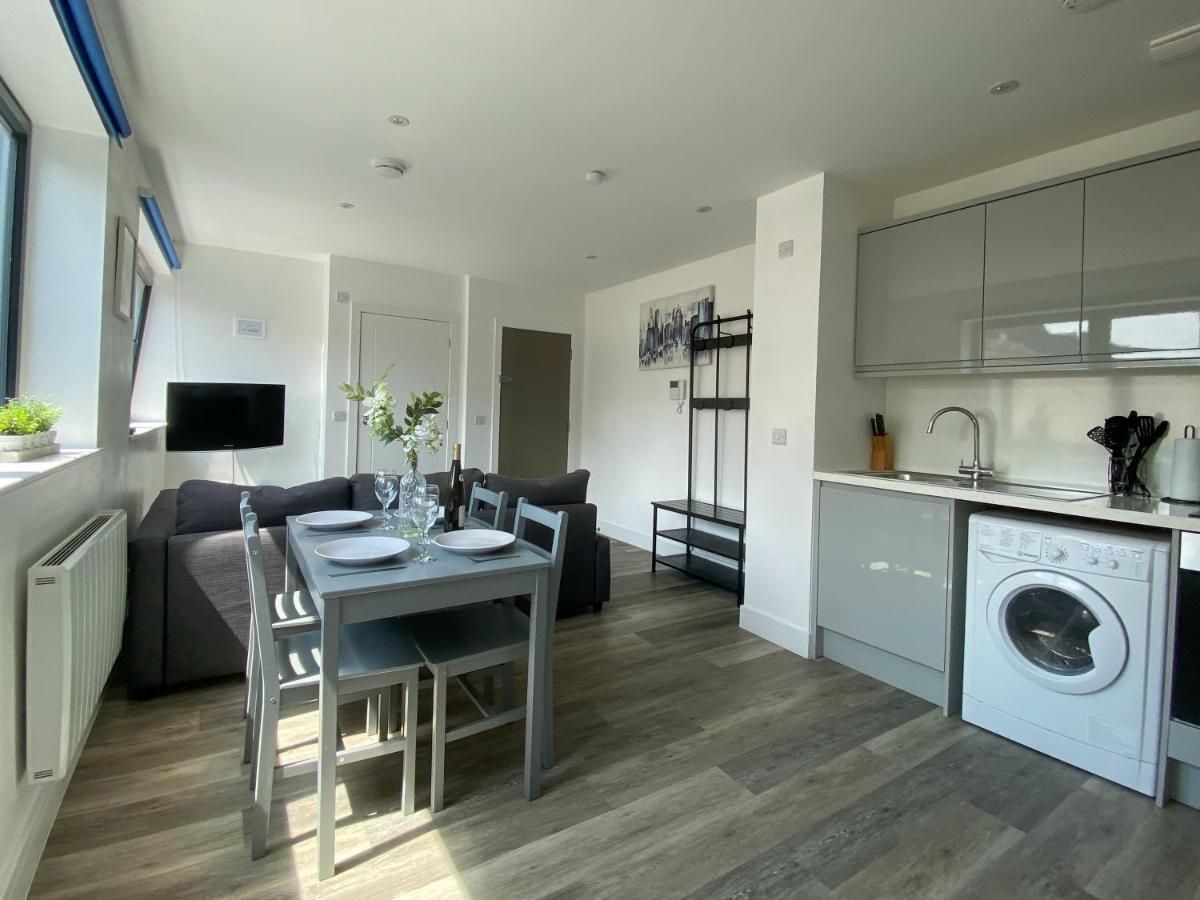 Modern One Bedroom Apartment In Town Centre & 4 Min To The Beach ボーンマス エクステリア 写真