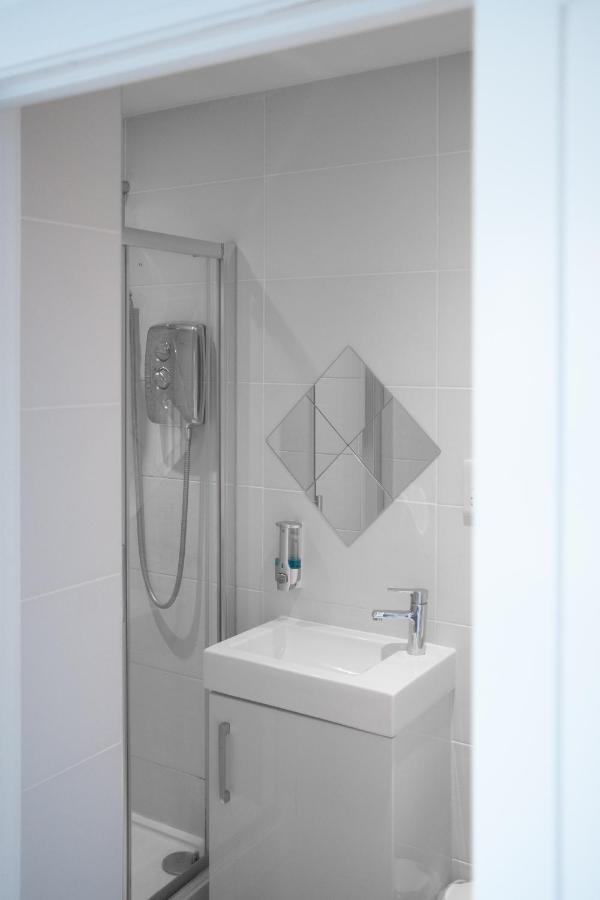 Modern One Bedroom Apartment In Town Centre & 4 Min To The Beach ボーンマス エクステリア 写真