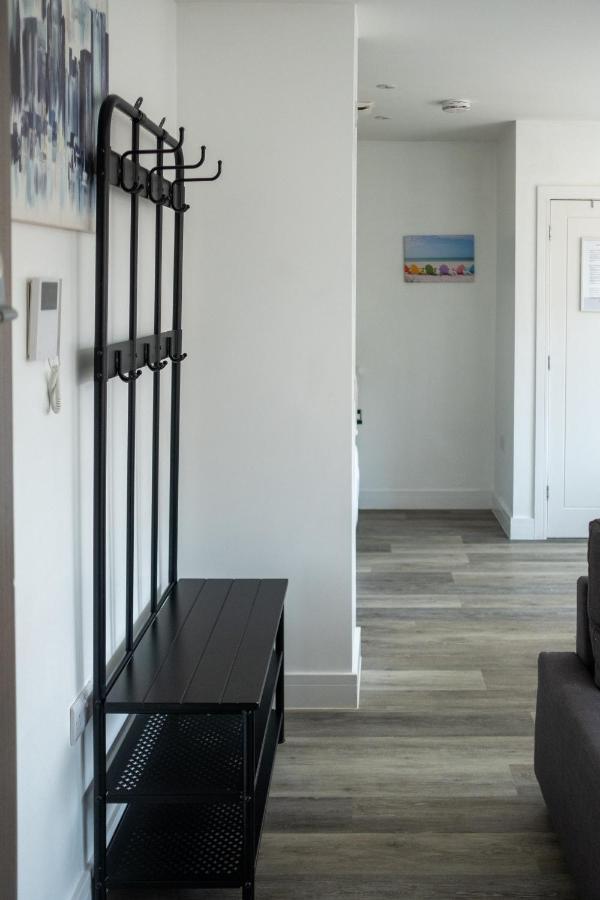 Modern One Bedroom Apartment In Town Centre & 4 Min To The Beach ボーンマス エクステリア 写真