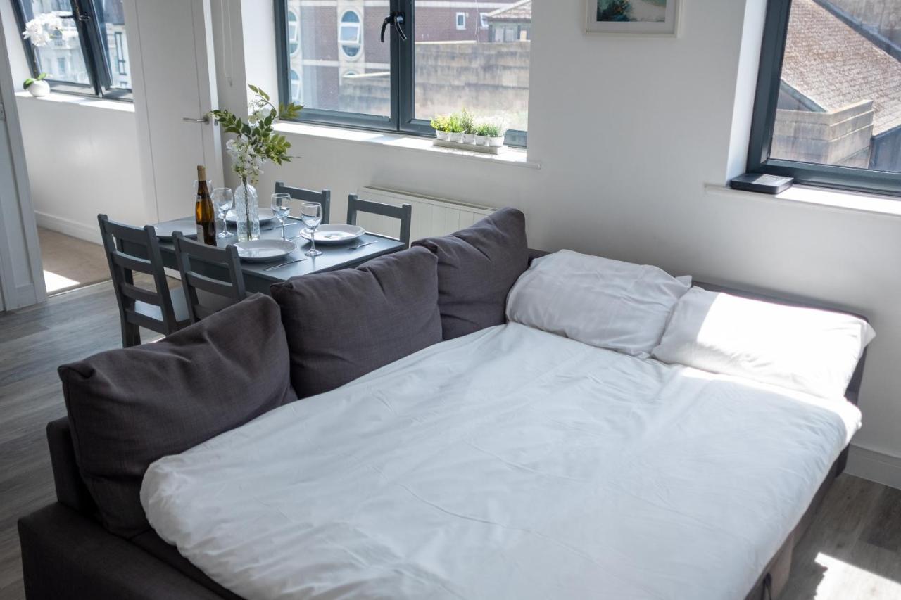 Modern One Bedroom Apartment In Town Centre & 4 Min To The Beach ボーンマス エクステリア 写真